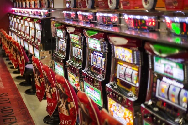 Texas Hold'em Bonus table interface showing cards and betting